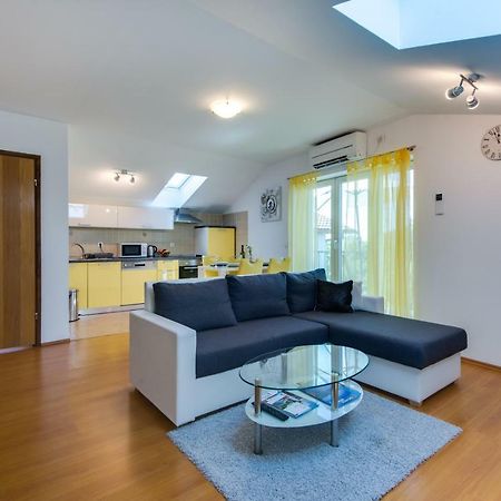 Apartmani Admiral Viskovo Exteriör bild