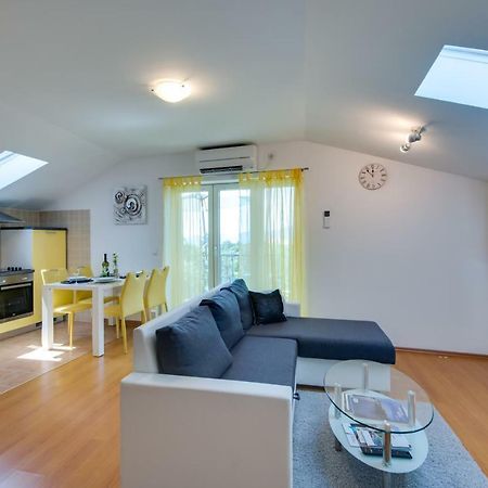 Apartmani Admiral Viskovo Exteriör bild