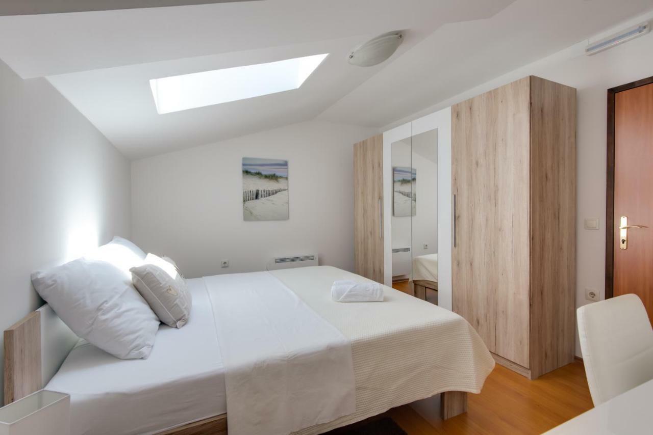 Apartmani Admiral Viskovo Exteriör bild